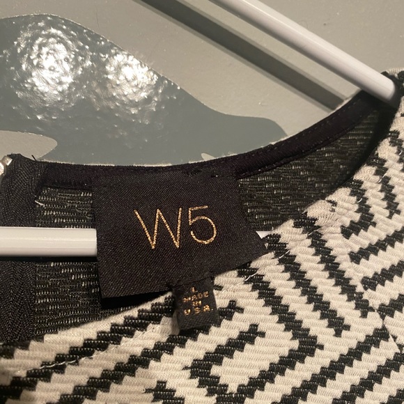 Geometric Long Sleeved Top - Picture 2 of 2